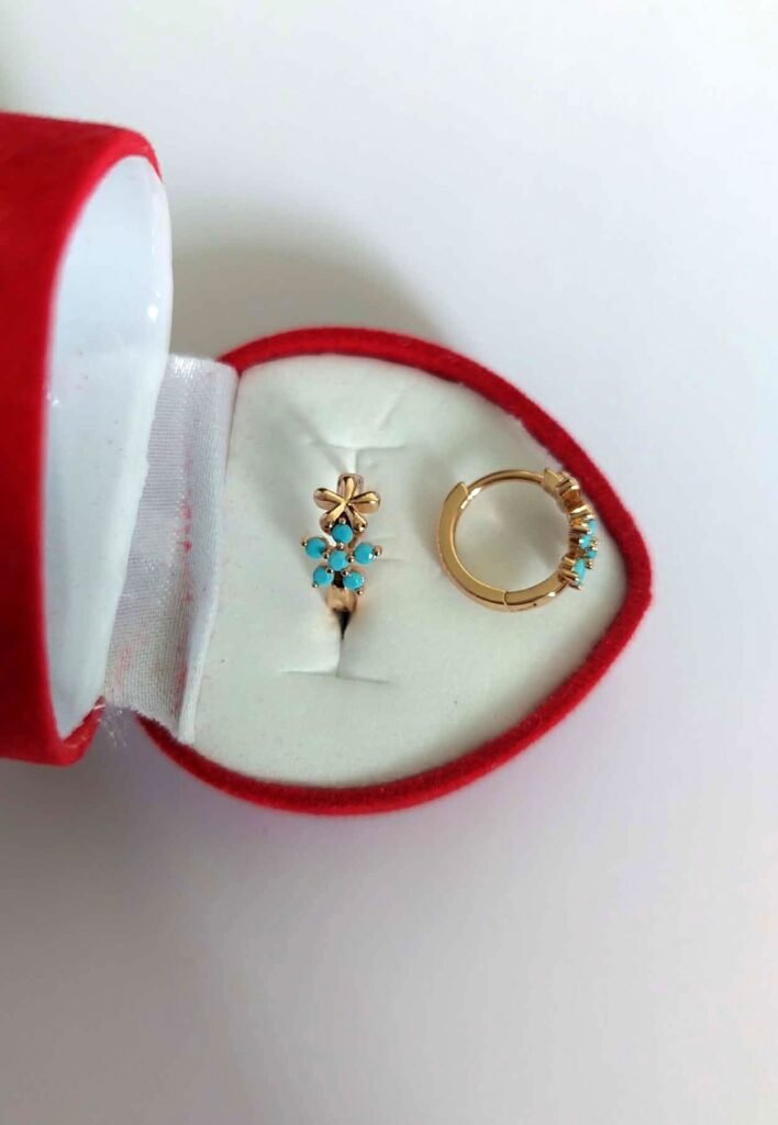 Žydros gėlytės 1,1cm.