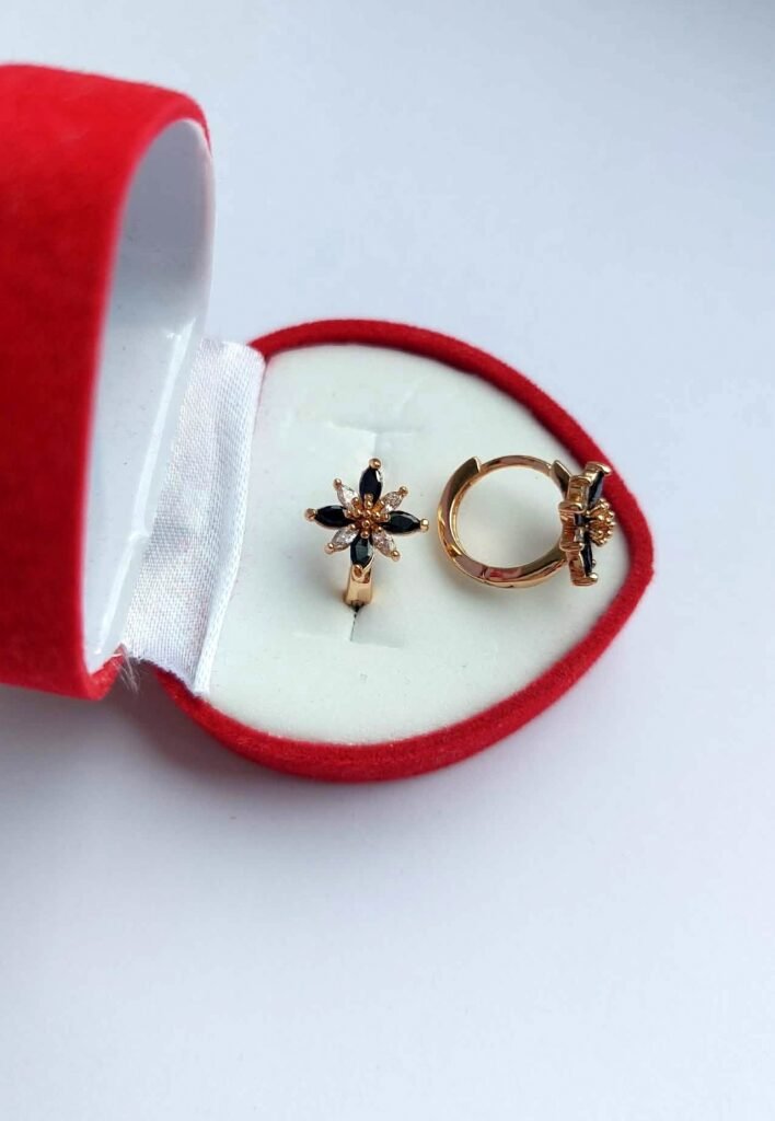 Auskarai "Juodos gėlytės" (1,2cm.)