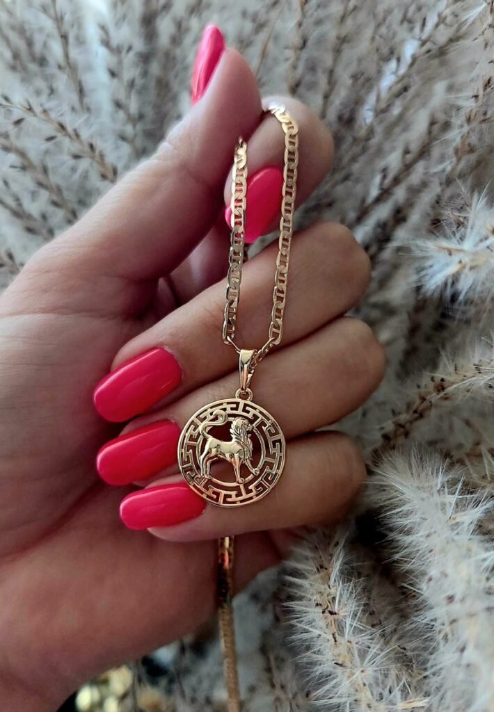 Grandinėlė su pasirinktu zodiako pakabuku